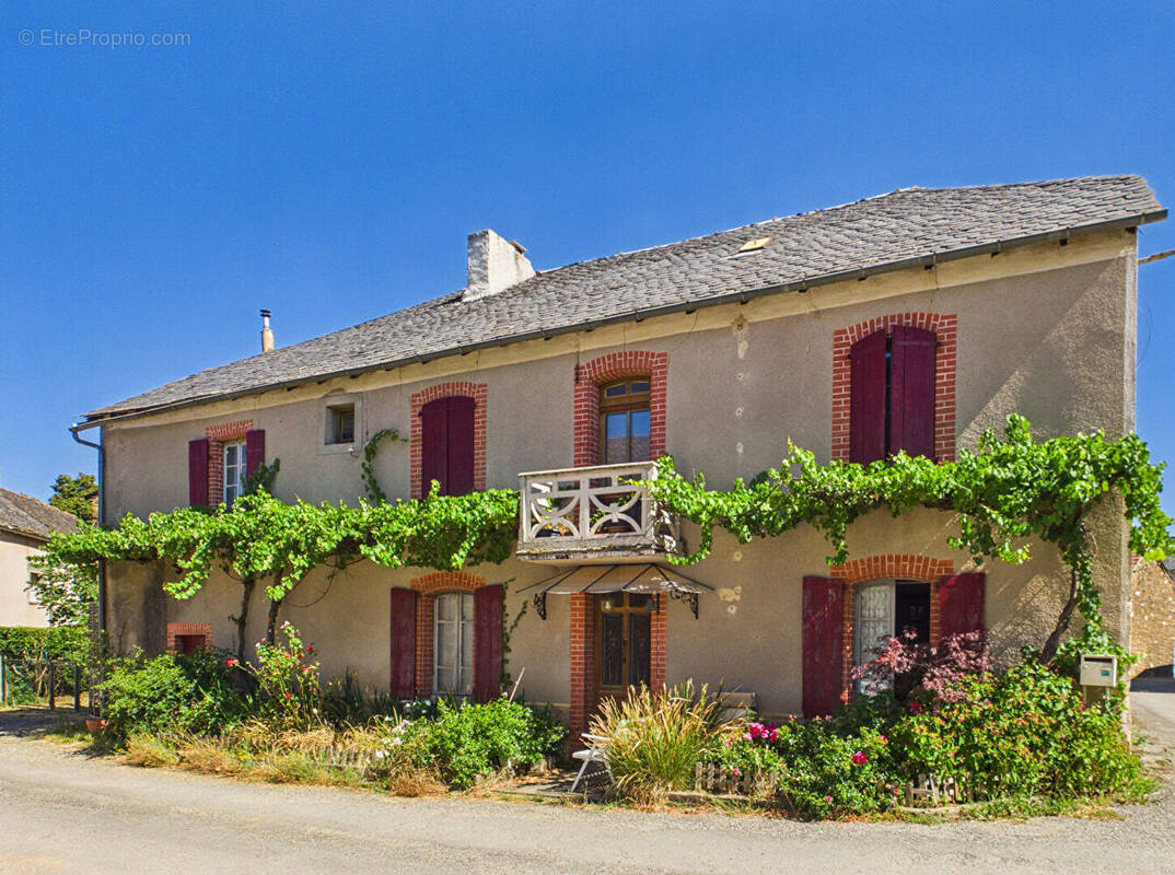 Maison à LA SALVETAT-PEYRALES