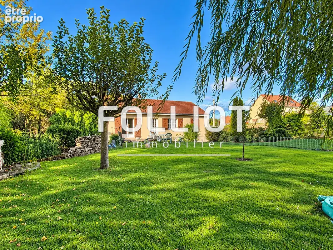 À vendre - Maison 3 chambres sur un terrain de plus de 2 500 m² à Saint-Planchers - photo 1