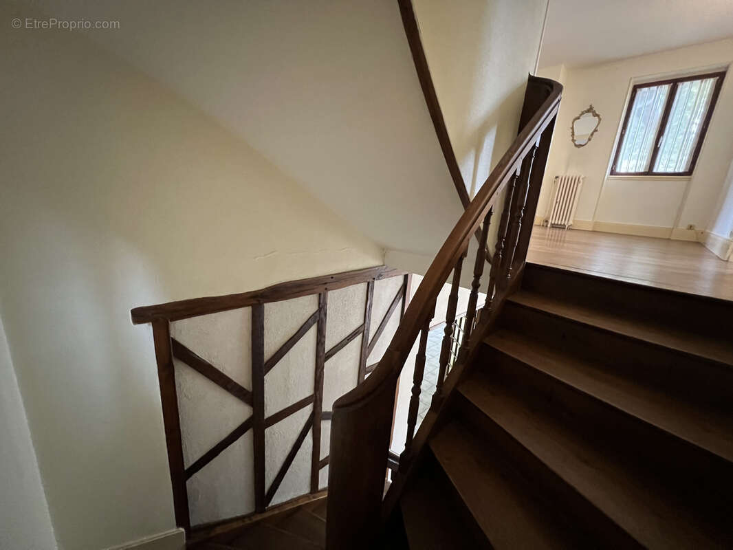 Maison à DUN-SUR-AURON