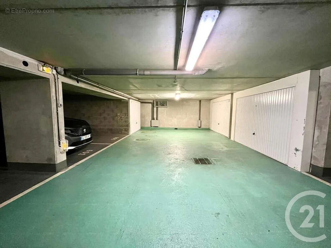 Parking à PARIS-12E