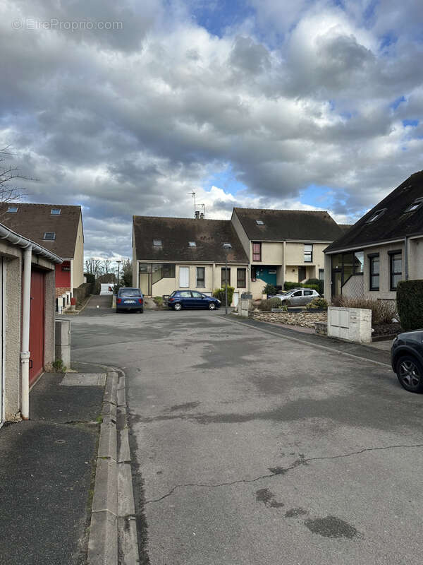 Maison à VAUX-LE-PENIL