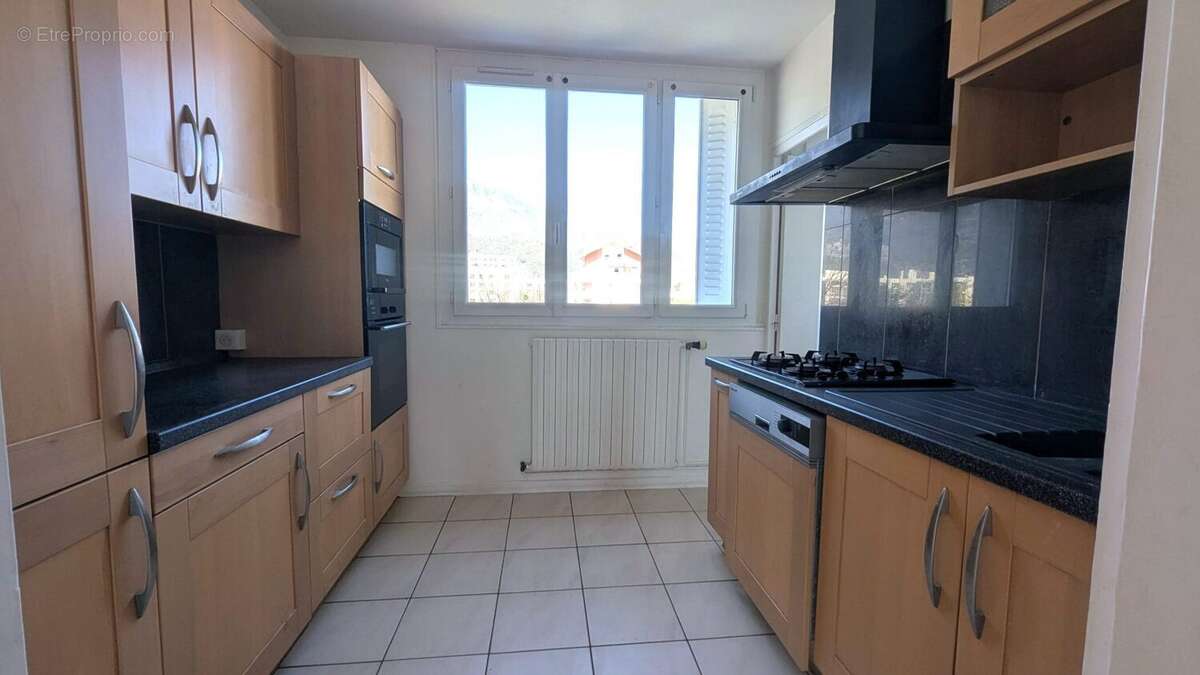 Appartement à LE PONT-DE-CLAIX