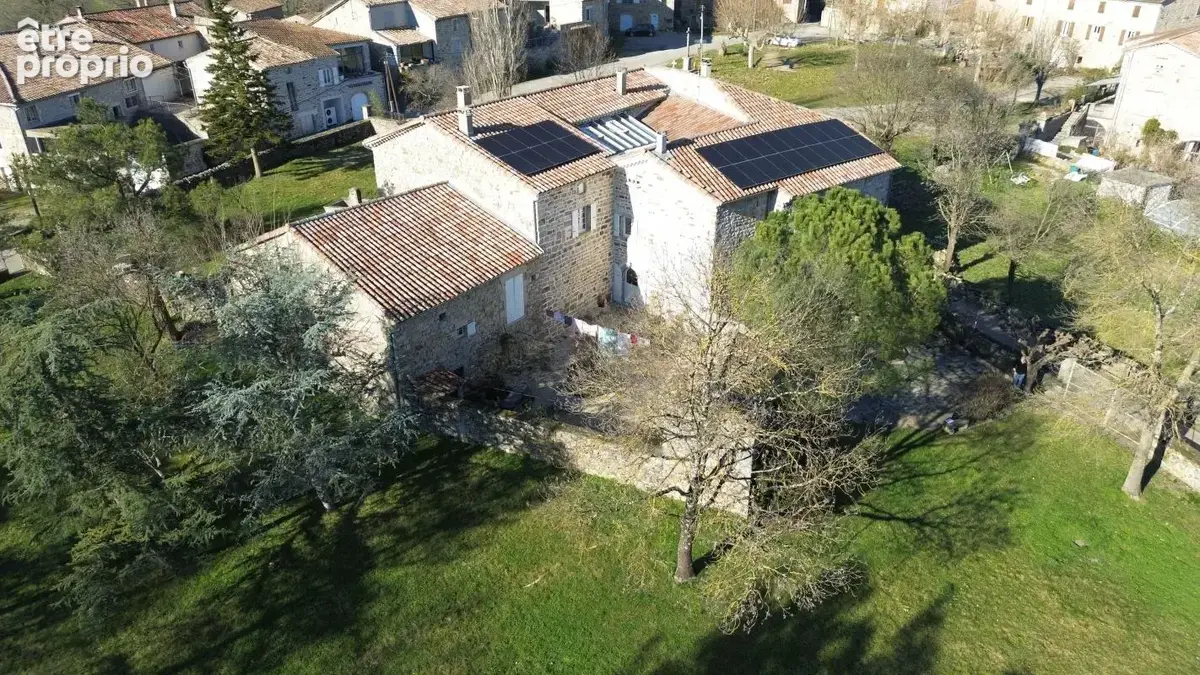Mas ancien de caractére avec dépendance et terrain attenant - photo 7