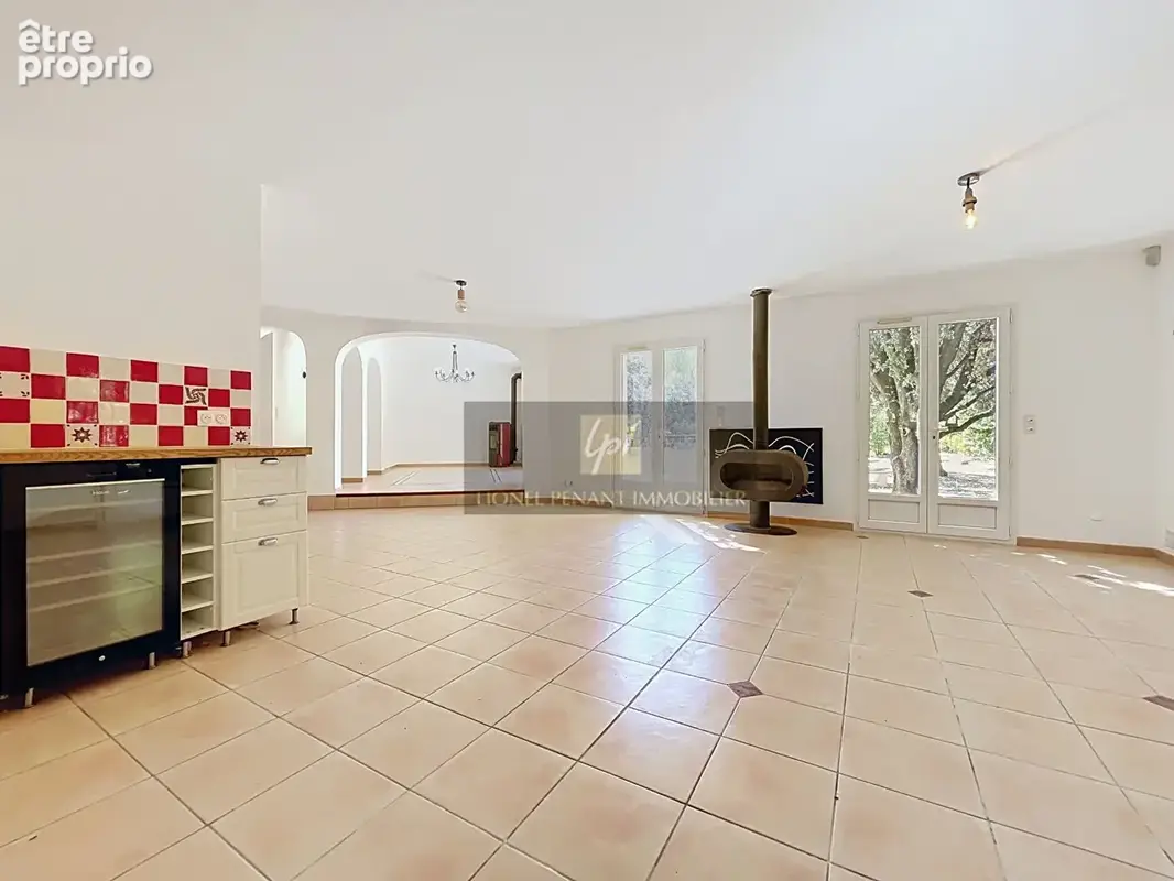 Mazan villa t7 160m² environ avec piscine garage terrasses sur un terrain de 3650m² - photo 5