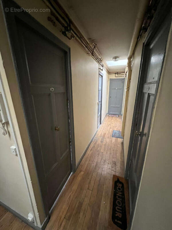 Paris 17e Pereire / Ternes - Chambre de service en parfait état de 9 m² (11m² habitables) - photo 16