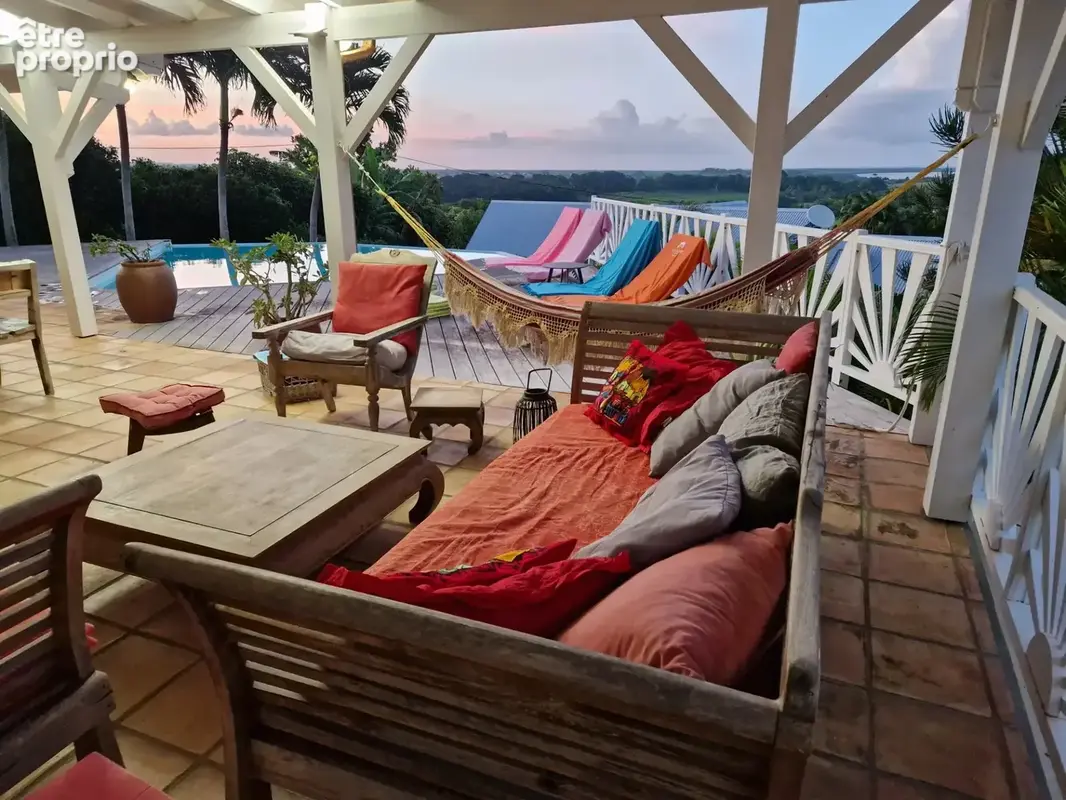 VUE MER Superbe villa de standing + T3 piscine à débordement sur 1000 m² à BAIE MAHAULT (971) - photo 13