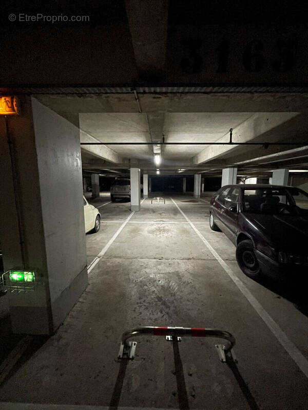 Parking à PARIS-10E