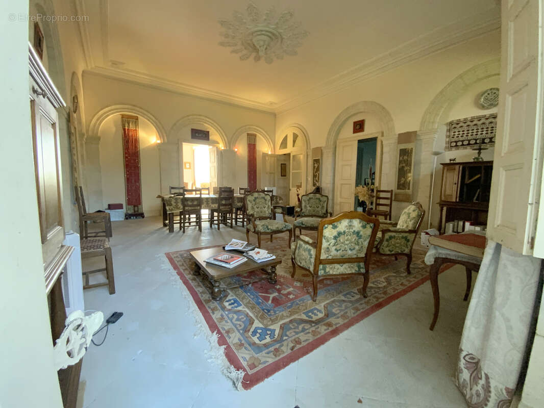 Appartement de 215 m2 dans un château avec parc. - photo 13