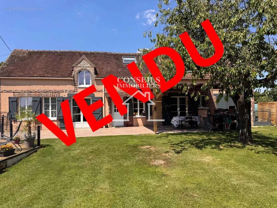 Maison à VILLENEUVE-SUR-YONNE