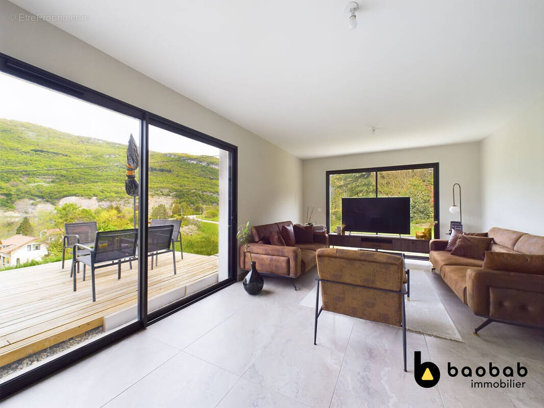 Maison à BRISON-SAINT-INNOCENT