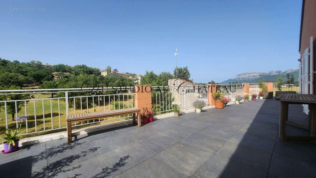 Appartement à PLAN-D'AUPS-SAINTE-BAUME