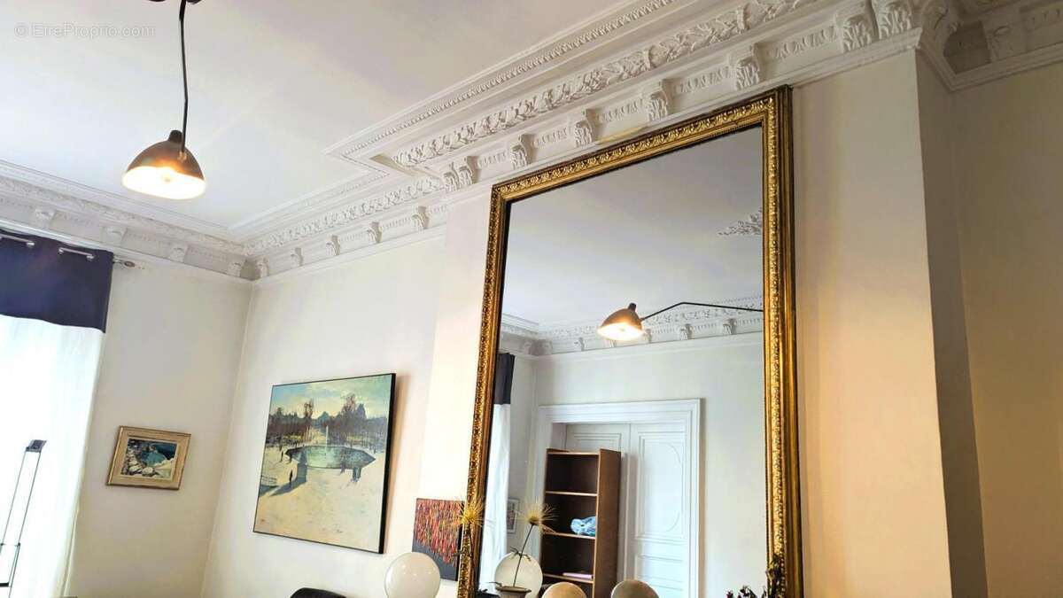 Commerce à PARIS-9E