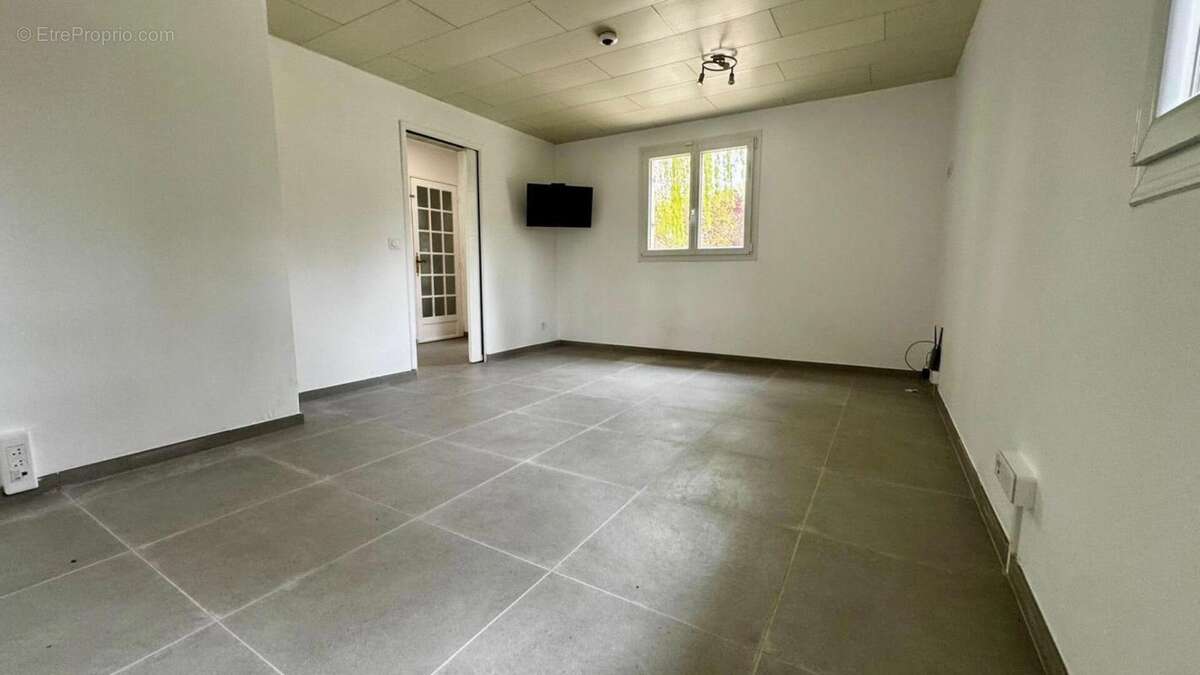 Propriété d'exception  221 m² de luminosité sur  presque 3 000 m² de terrain - photo 9