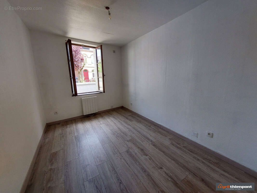 Appt 2 : chambre 1 - Appartement à CRECY-EN-PONTHIEU