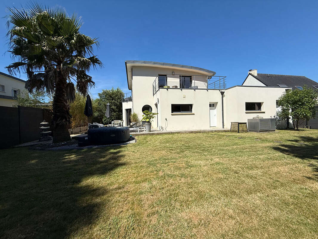 Maison à LE RELECQ-KERHUON