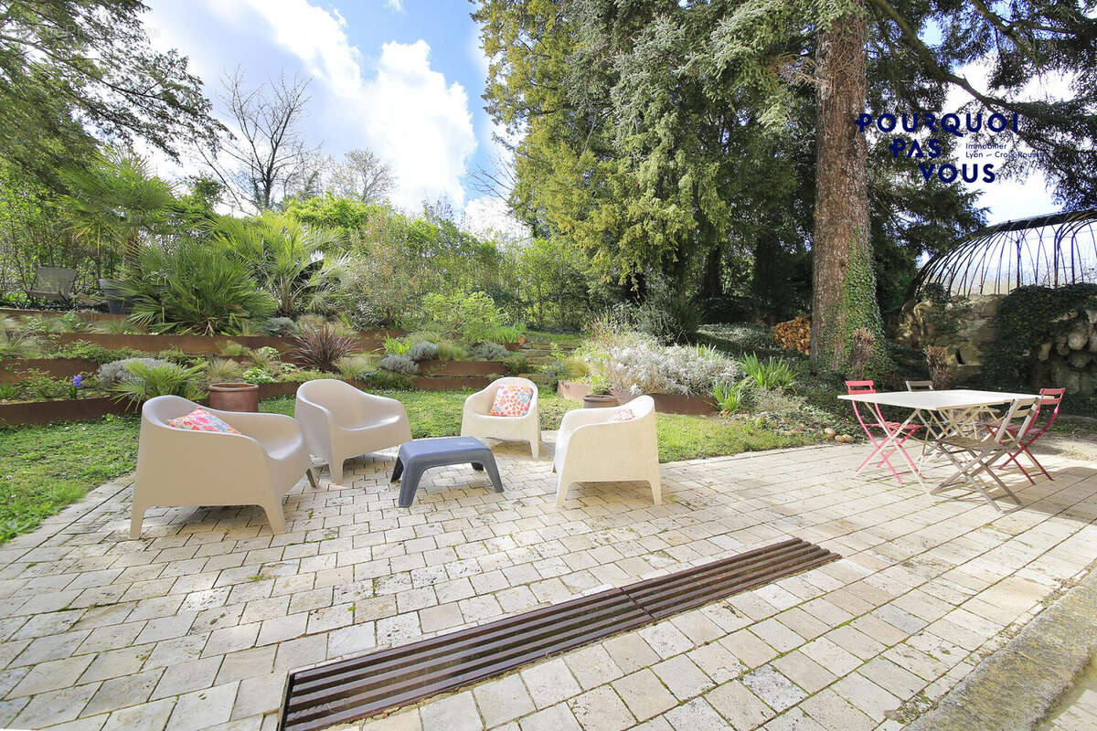 Autre à SAINT-GENIS-LAVAL