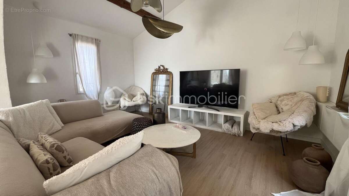 Junas – Une bâtisse pleine de charme aux possibilités insoupçonnées - photo 14