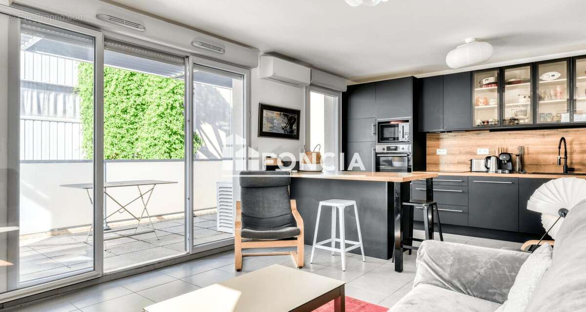 Meze centre superbe 4 pieces recent avec terrasse et double garage - photo 5