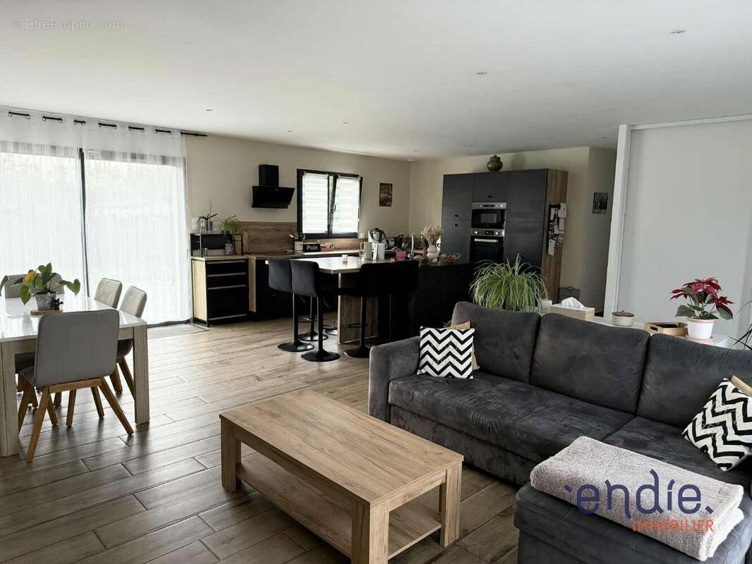 Maison à DOMPIERRE-SUR-BESBRE