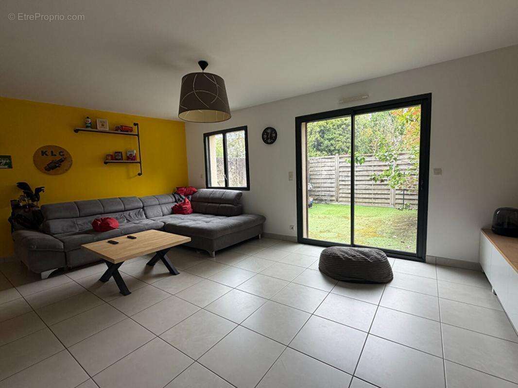 Maison Les Ponts De Ce T4 d'environ 115,57 m² avec garage et stationnement - photo 3