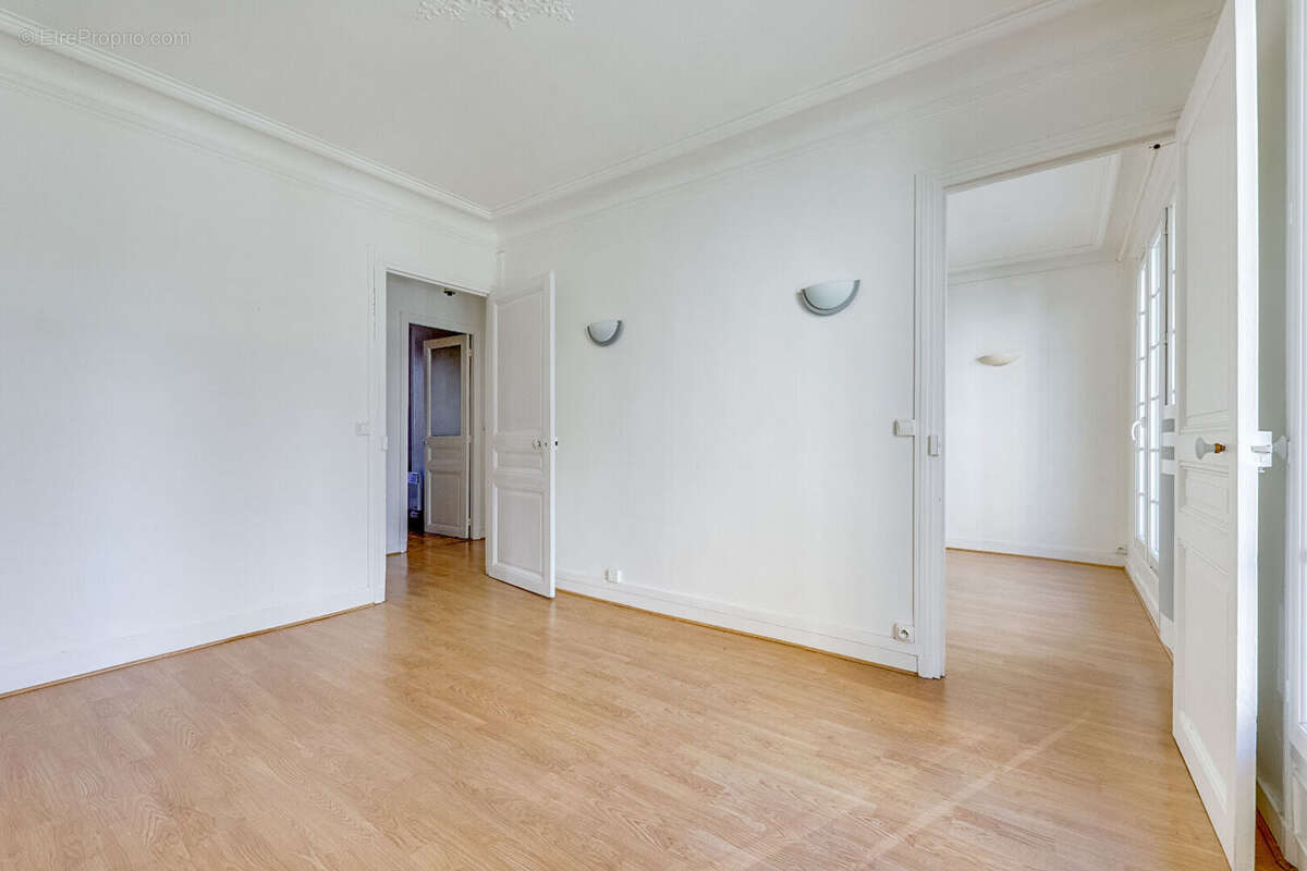 Appartement à PARIS-14E