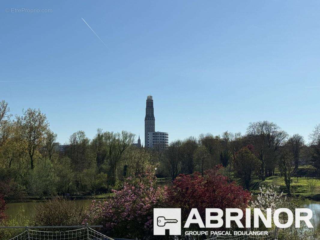 Superbe T4 traversant 81 m² — vue étang & tour Perret, plein sud  Résidence Parc de Beauvillé, Amiens - photo 6