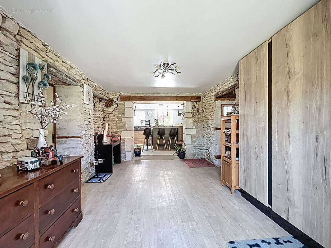 Maison à FRAIGNOT-ET-VESVROTTE