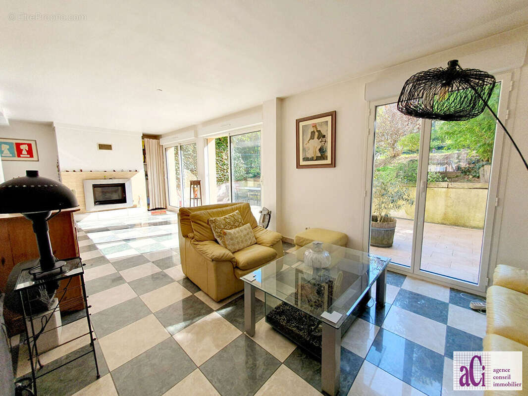 Maison à L'HAY-LES-ROSES