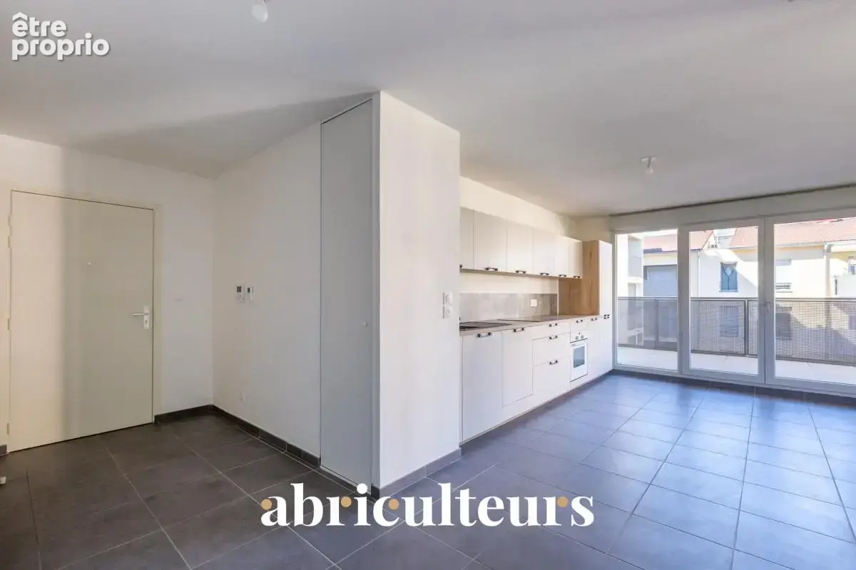 Appartement spacieux avec grand balcon,en vente à Vénissieux Paul Bert (69200) - photo 5