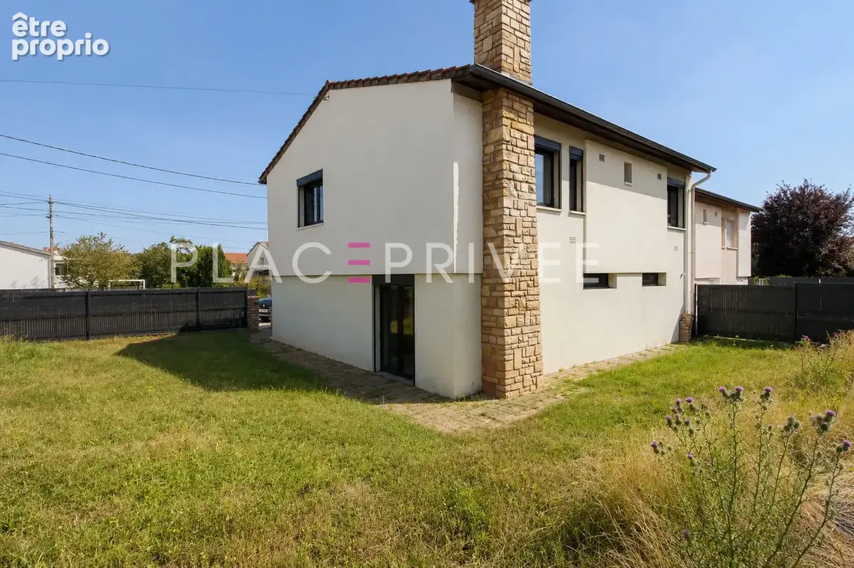 Maison avec garage et jardin - photo 2