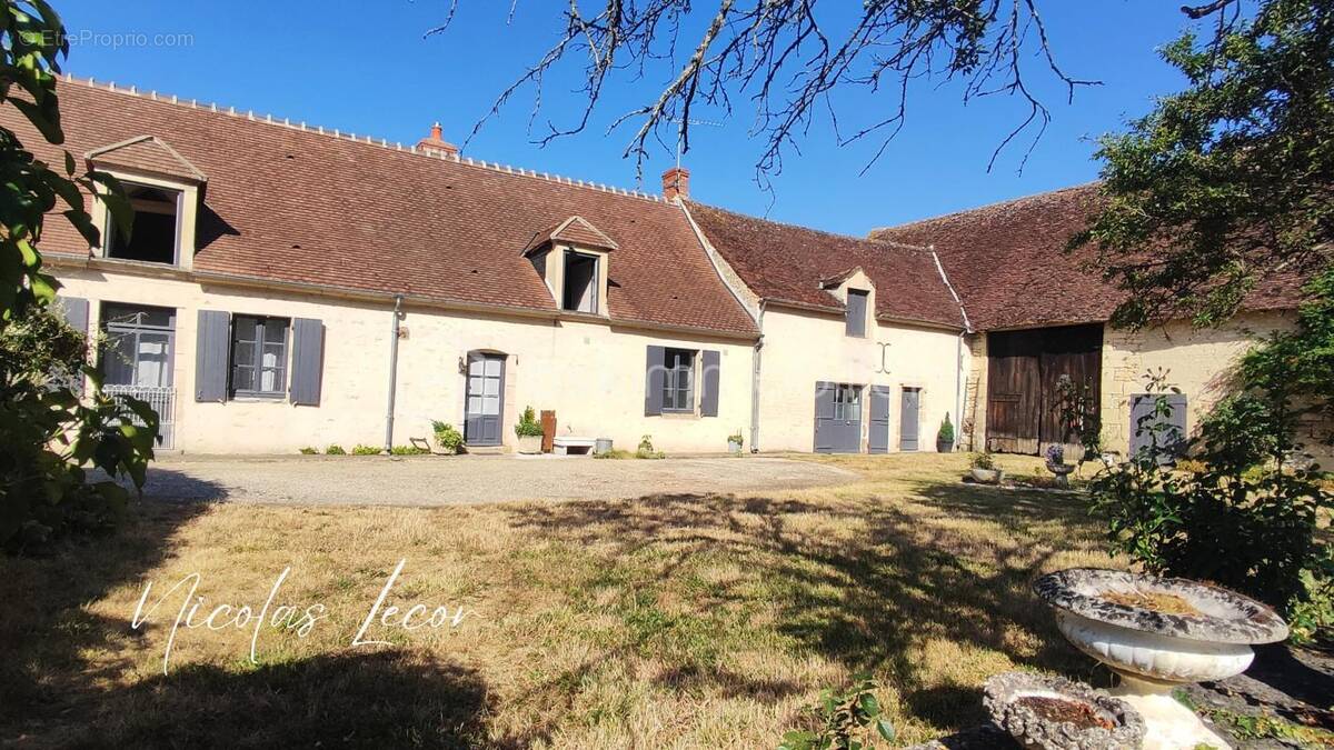 Maison à CHARLY