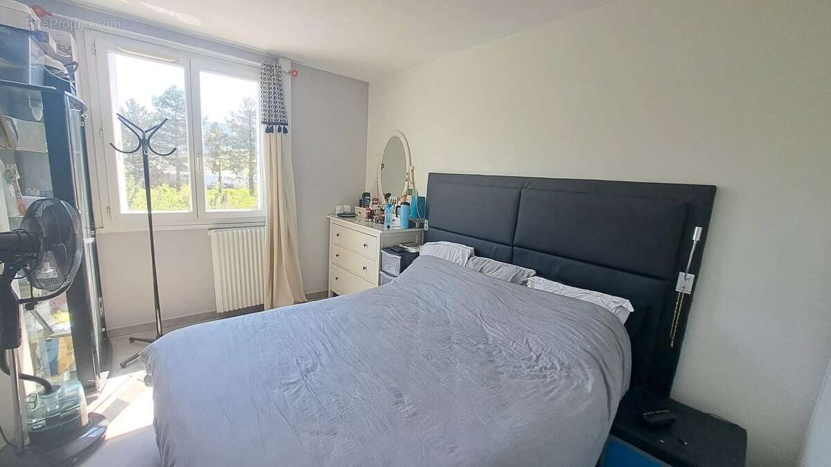 Appartement à LE PONT-DE-CLAIX