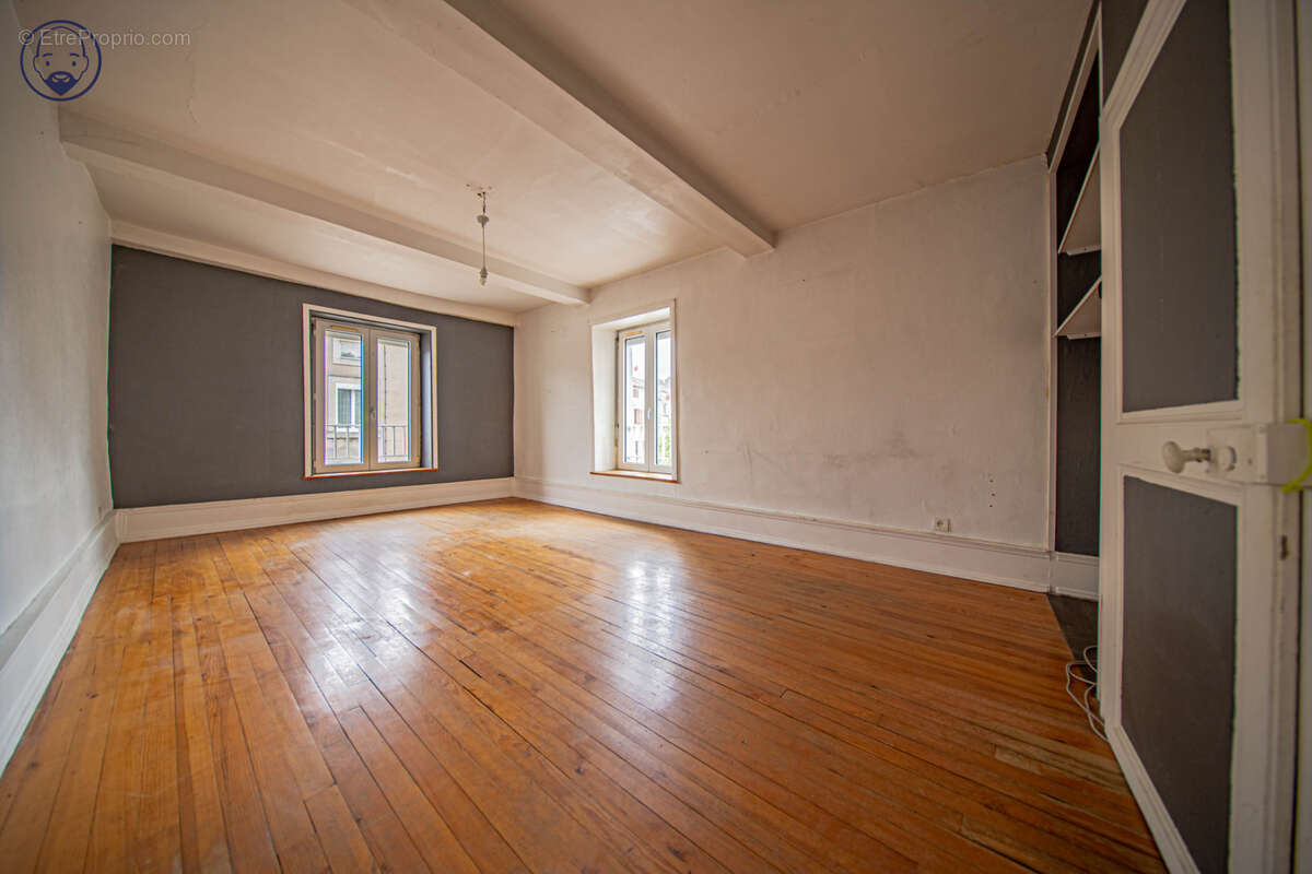 Maison à GONDRECOURT-LE-CHATEAU