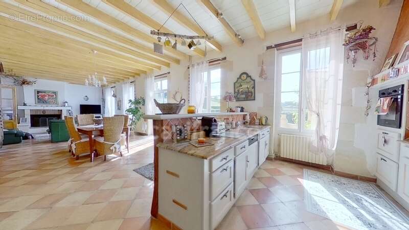 Maison de 223m2 - 3 chambres - piscine - dépendances à BEAUPUY (47) - photo 3