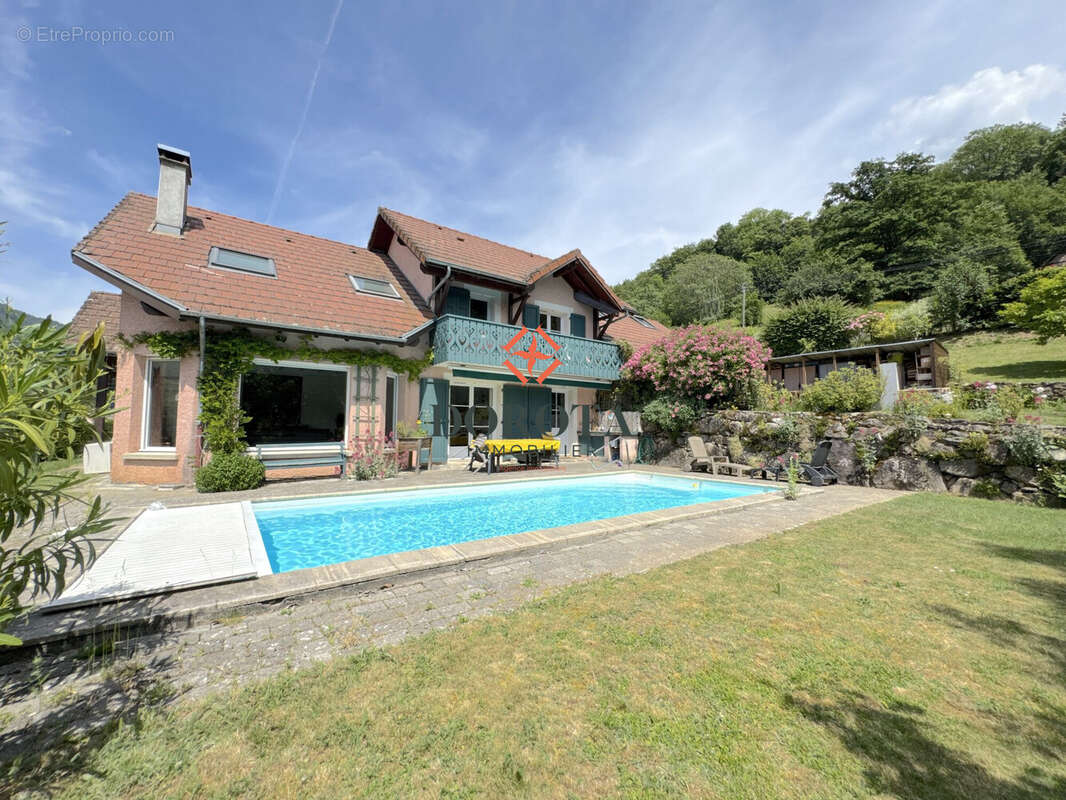 Maison 232 m² à Theys  - photo 2