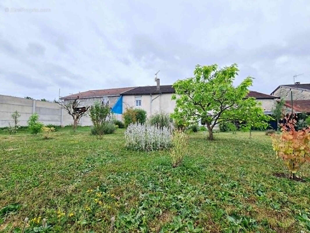 Maison à DONJEUX