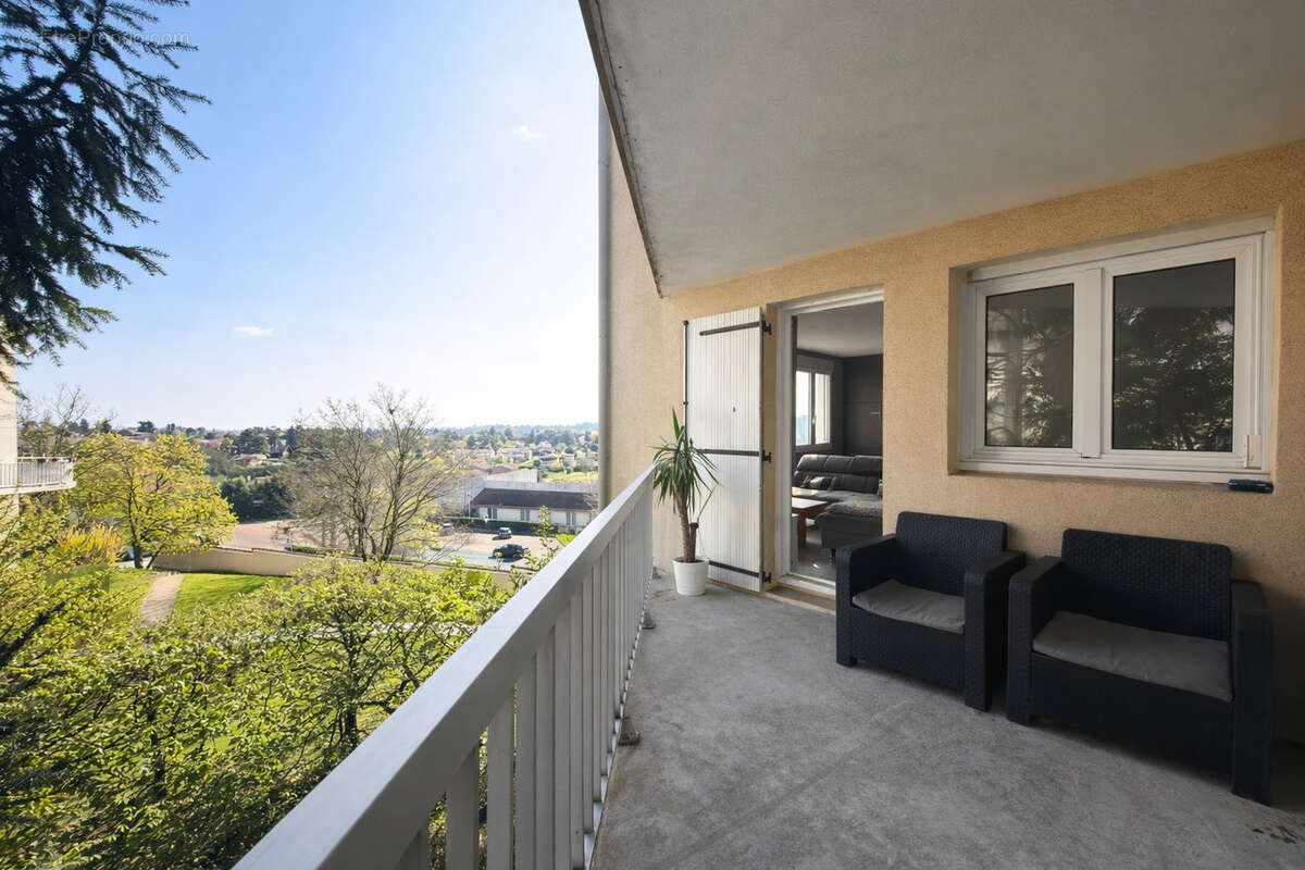 Appartement à SAINT-GENIS-LAVAL