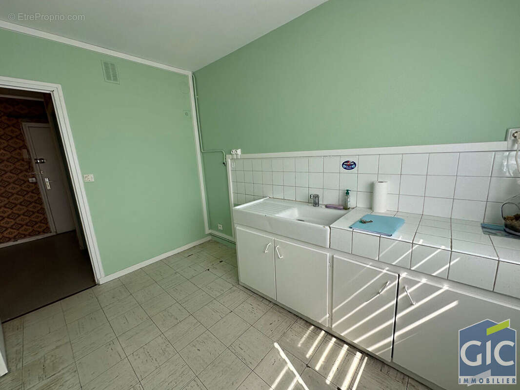 A vendre dans le gic/bi un 4pp herouville belles portes - photo 8