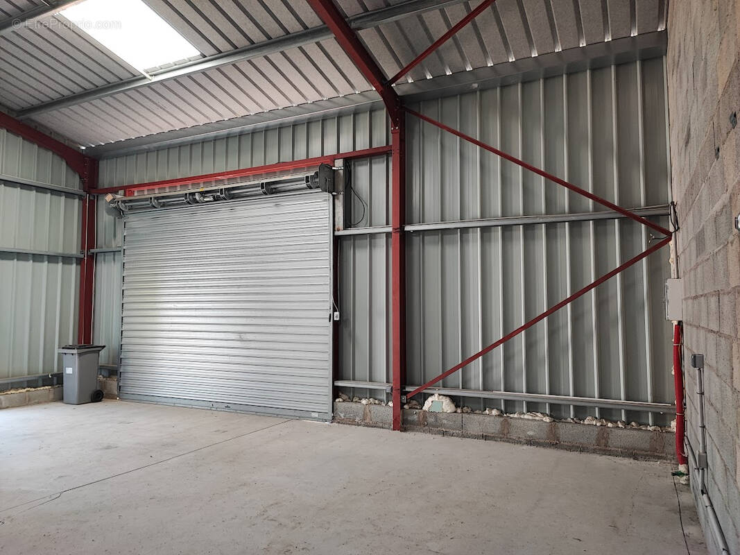 Commerce à MAGNAC-BOURG