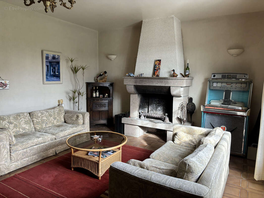 Maison à VICQ-EXEMPLET