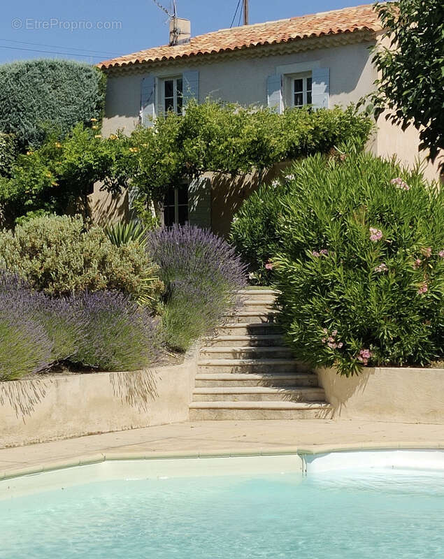 Maison à CUCURON