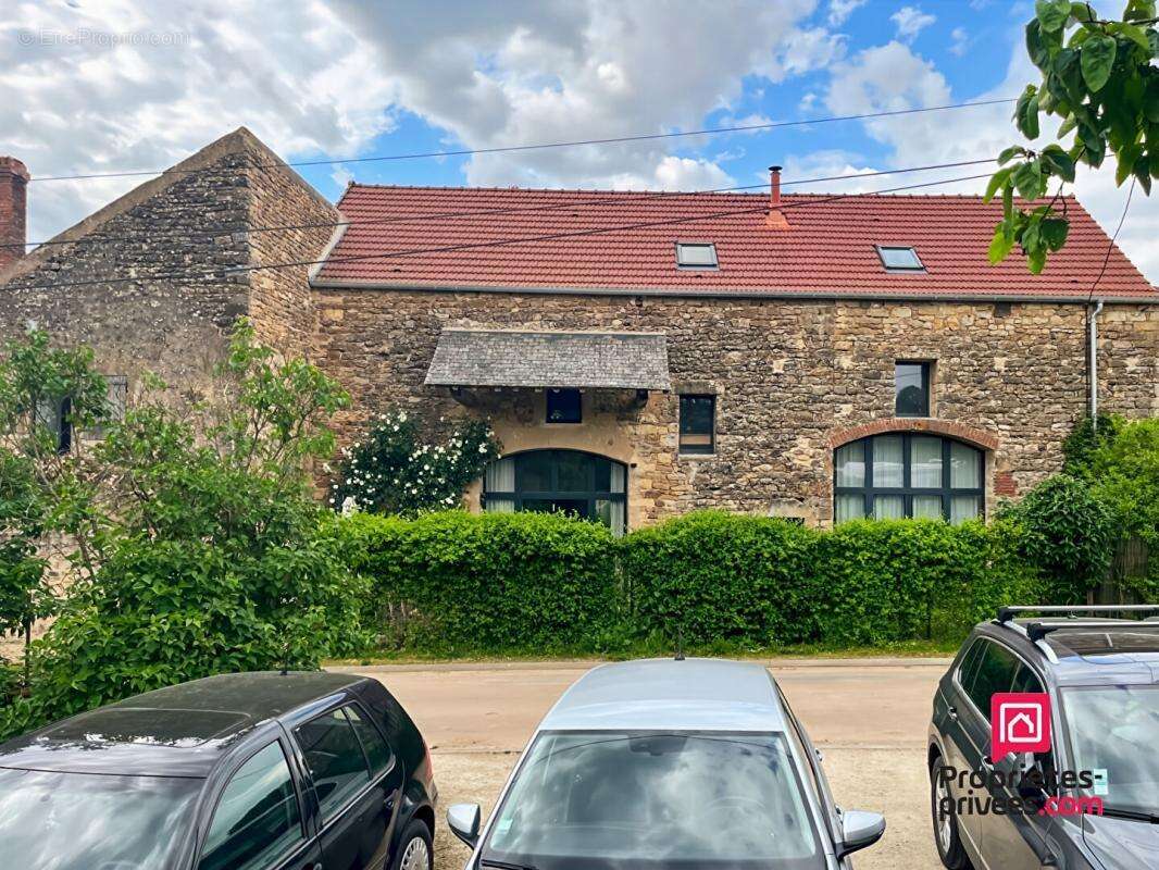 Maison à VAULT-DE-LUGNY