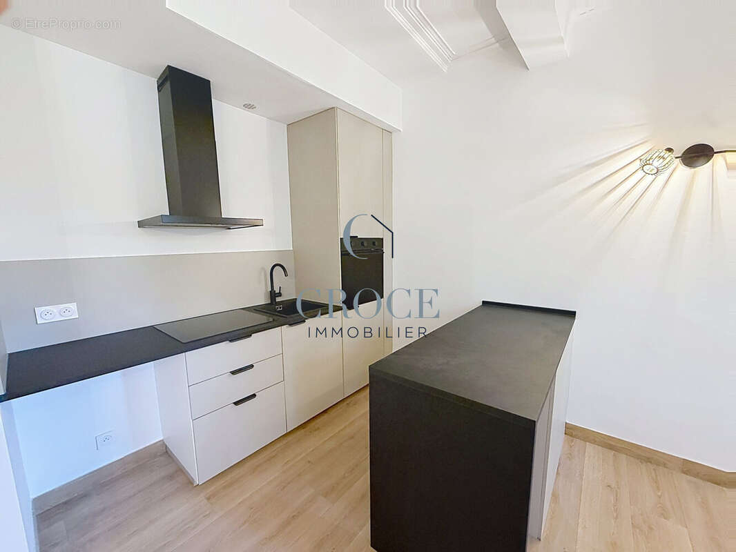 Appartement 23 m² à Uzes  - photo 2