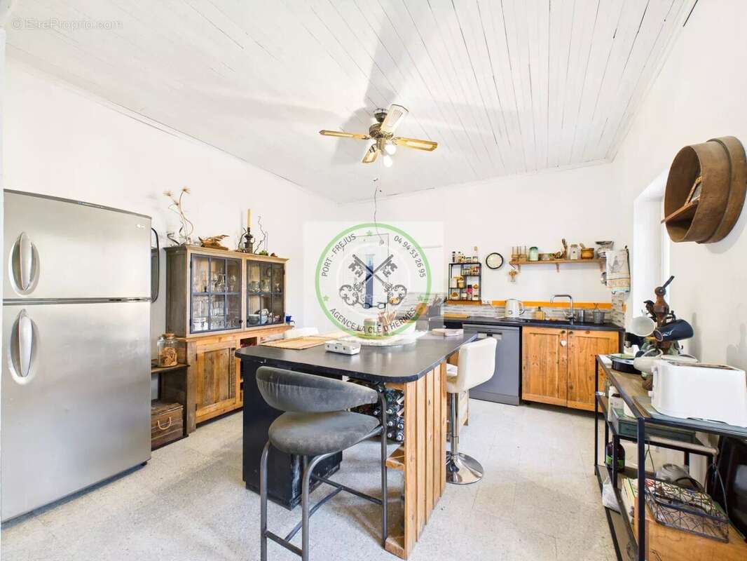 Maison à ROQUEBRUNE-SUR-ARGENS