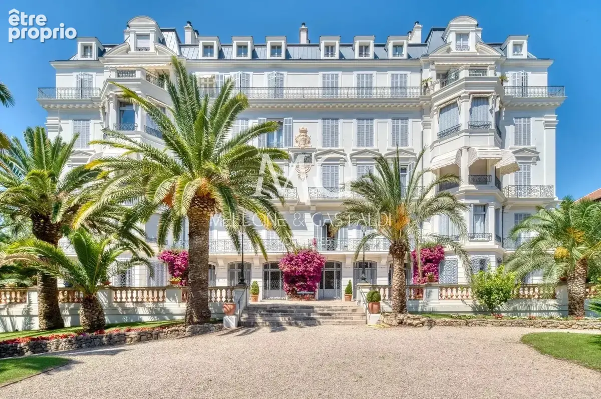 Cannes – Dernier étage bourgeois de 239 m² – Terrasse vue mer – Garage - photo 7