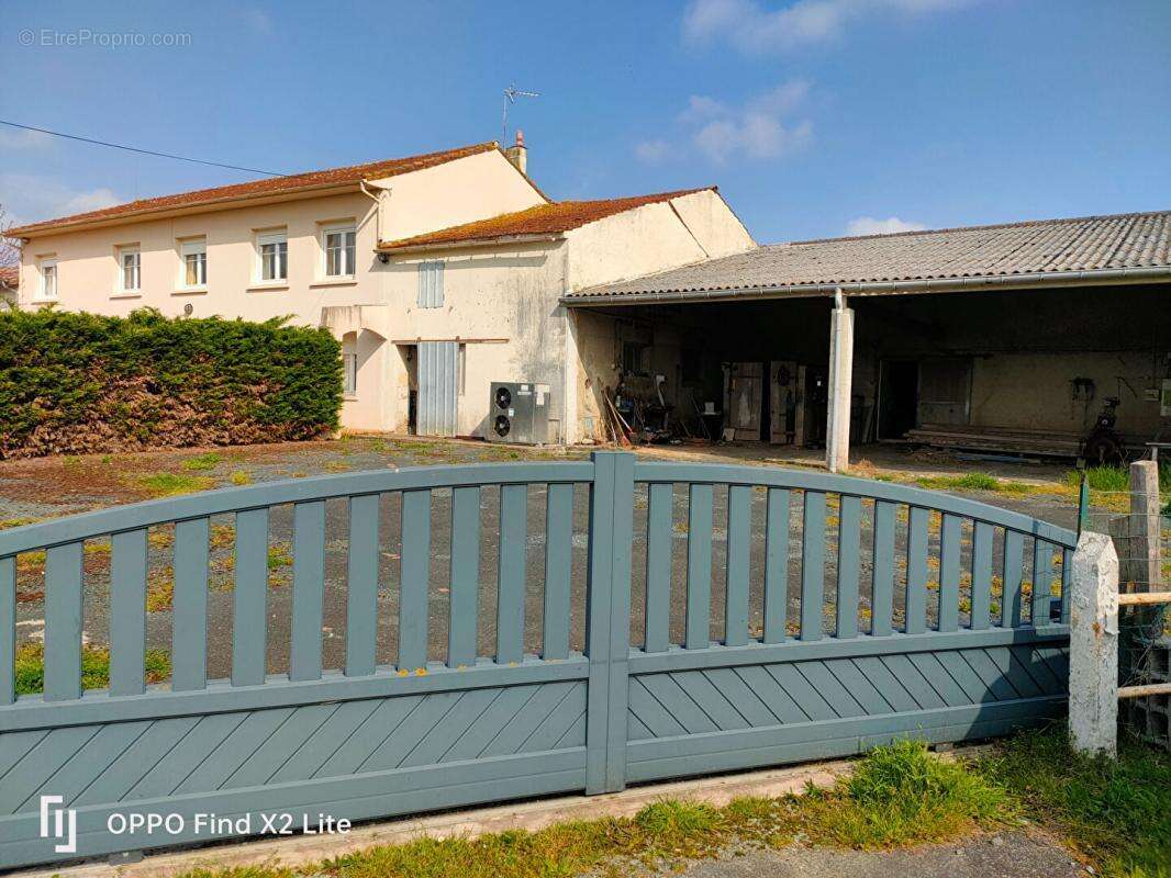 Maison  9 pièce(s) - photo 2