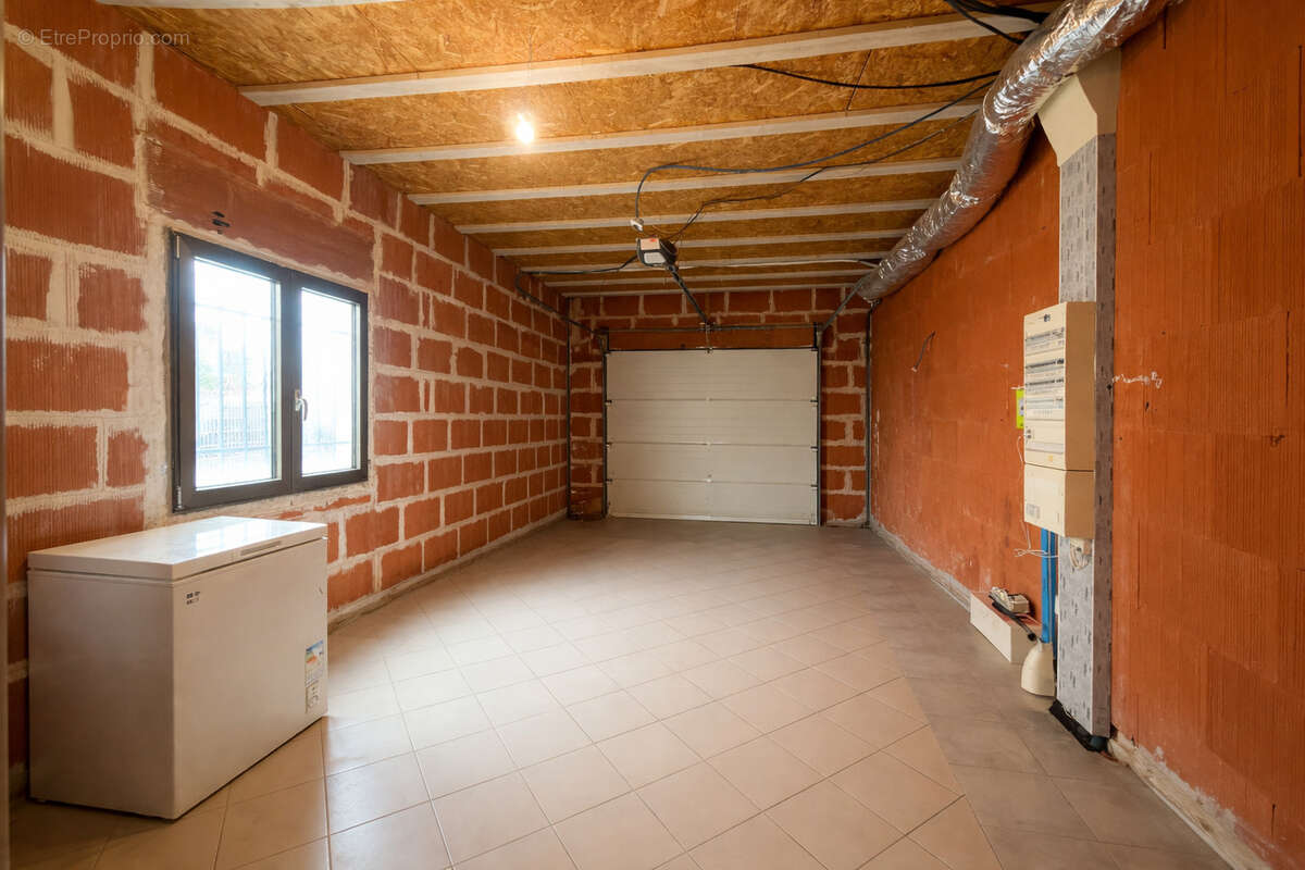 Maison à SAINT-LAURENT-DE-LA-SALANQUE