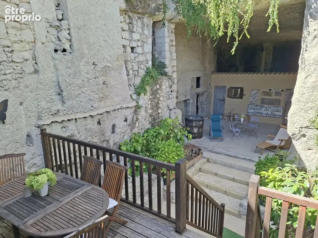 Maison de village magnifiquement préservée, située dans un village classé et offrant une vue panoramique. - photo 17