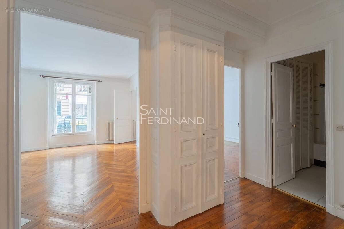 Appartement à PARIS-17E