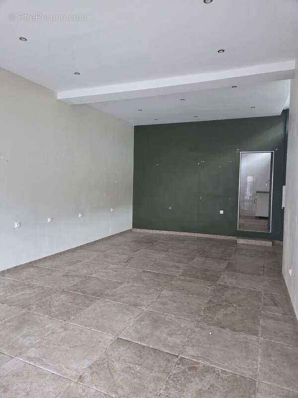 LOCAL COMMERCIAL - Appartement à ANNET-SUR-MARNE